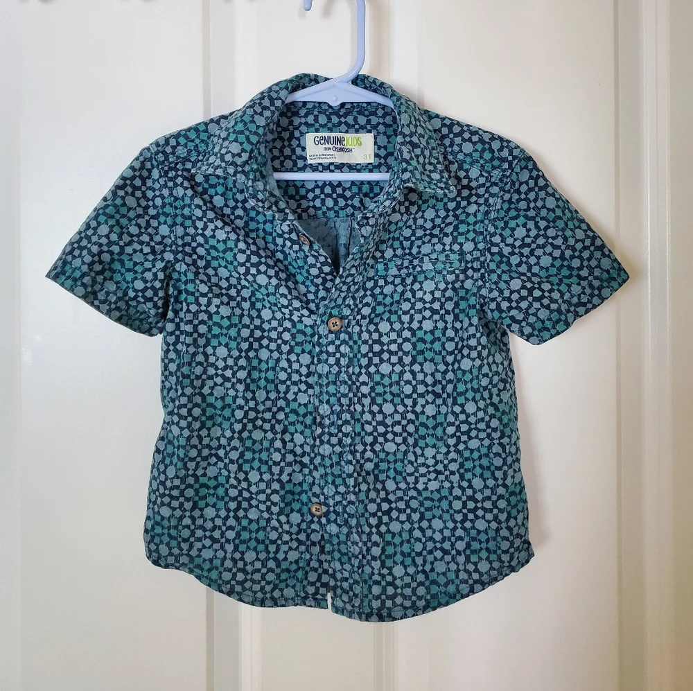 Osh Kosh toddler short sleeve button down.‎ Size 3T